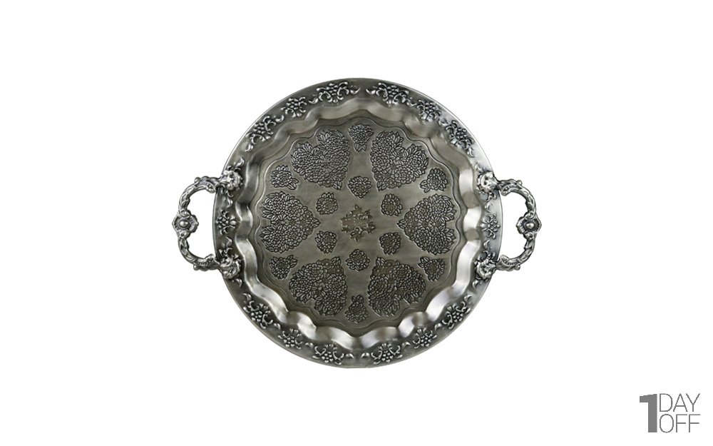 سینی فلزی دایره دسته‌دار سیاه‌قلم پیوتر کد 1568 ابعاد 40x31x3 سانتی‌متر بسته 1 عددی