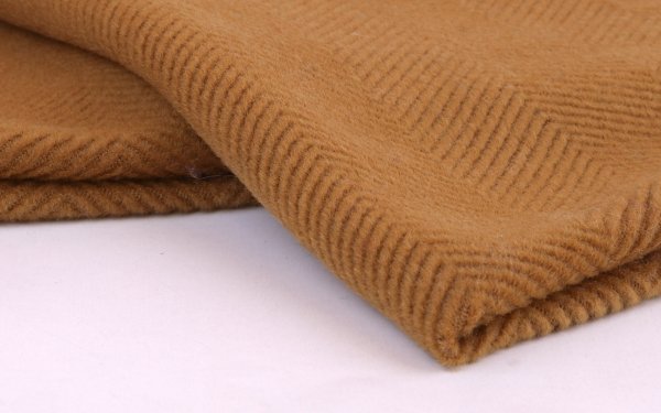 رینگ پشمی قهوه ای رنگ با طرح خطوط اریب 