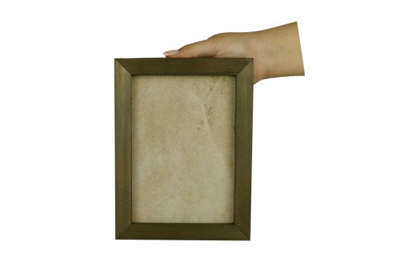 قاب عکس چوبی دست ساز ابعاد 15x20 سانتی‌متر رنگ گردویی