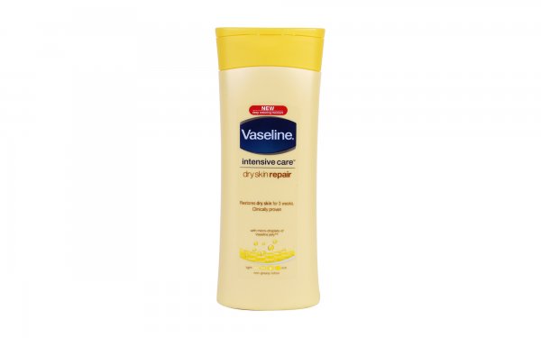 لوسیون بدن ترمیم‌کننده پوست خشکDry Skin Repair وازلین (Vaseline) مقدار 400 میلی‌لیتر